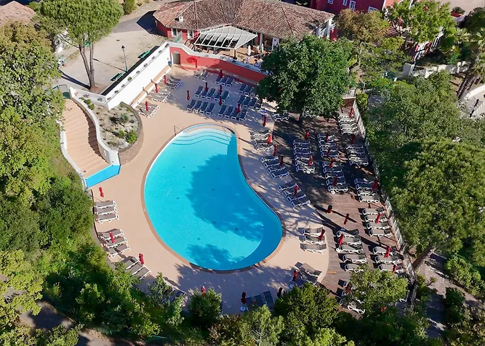 Cosy, Jardin, Piscines *